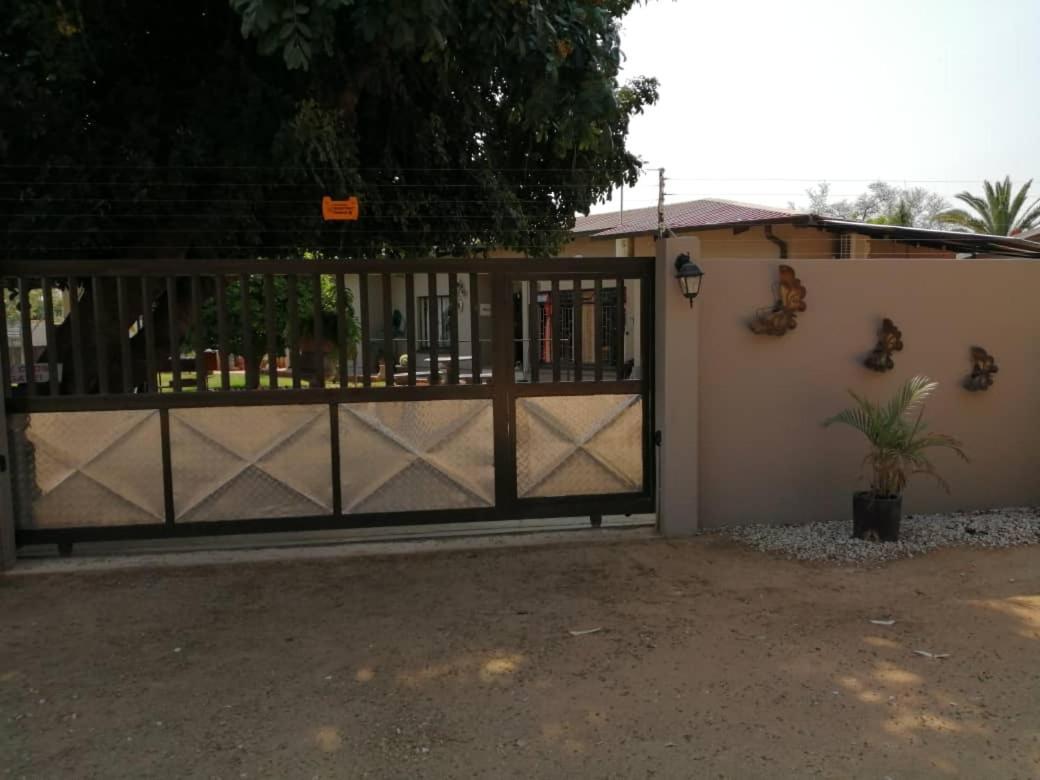 El-Kole Bed And Breakfast 楚梅布 外观 照片